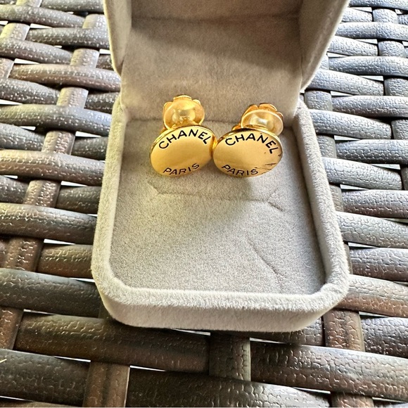 EUC CHANEL Chanel Paris Vintage Gold Metal Small Round Logo Clip On Earrings - Picture 6 of 10